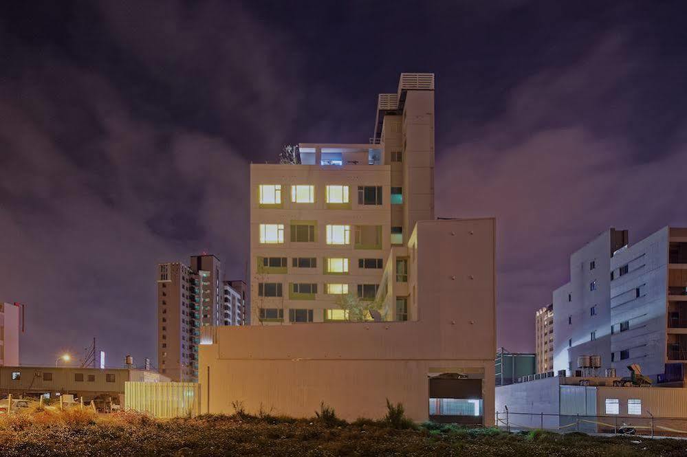 Hotel 7 Тайджун Екстериор снимка