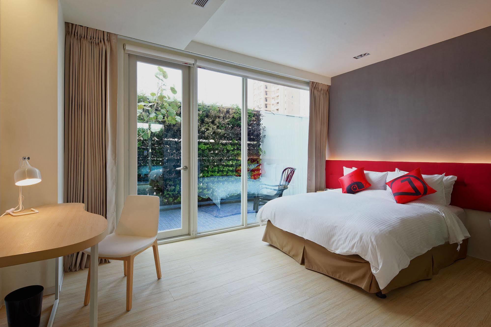 Hotel 7 Тайджун Екстериор снимка